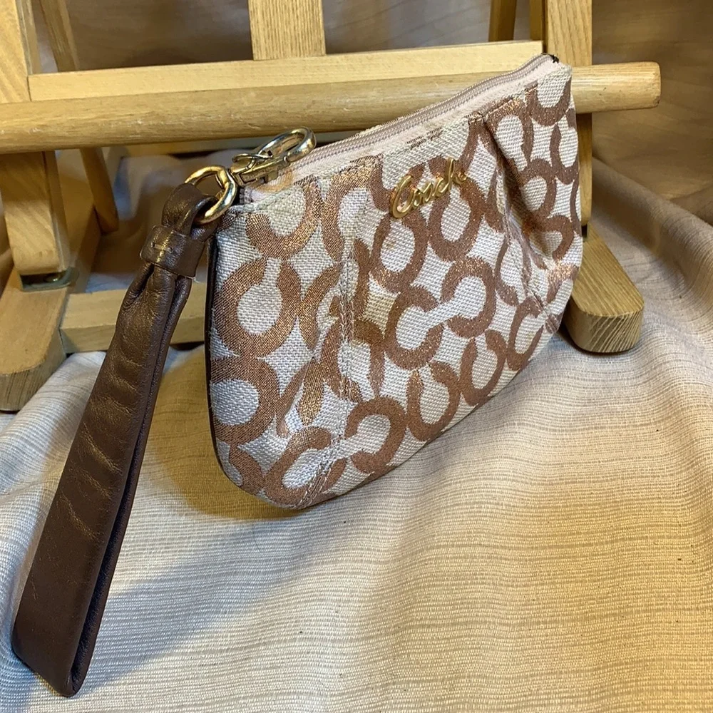 Coach preloved signs